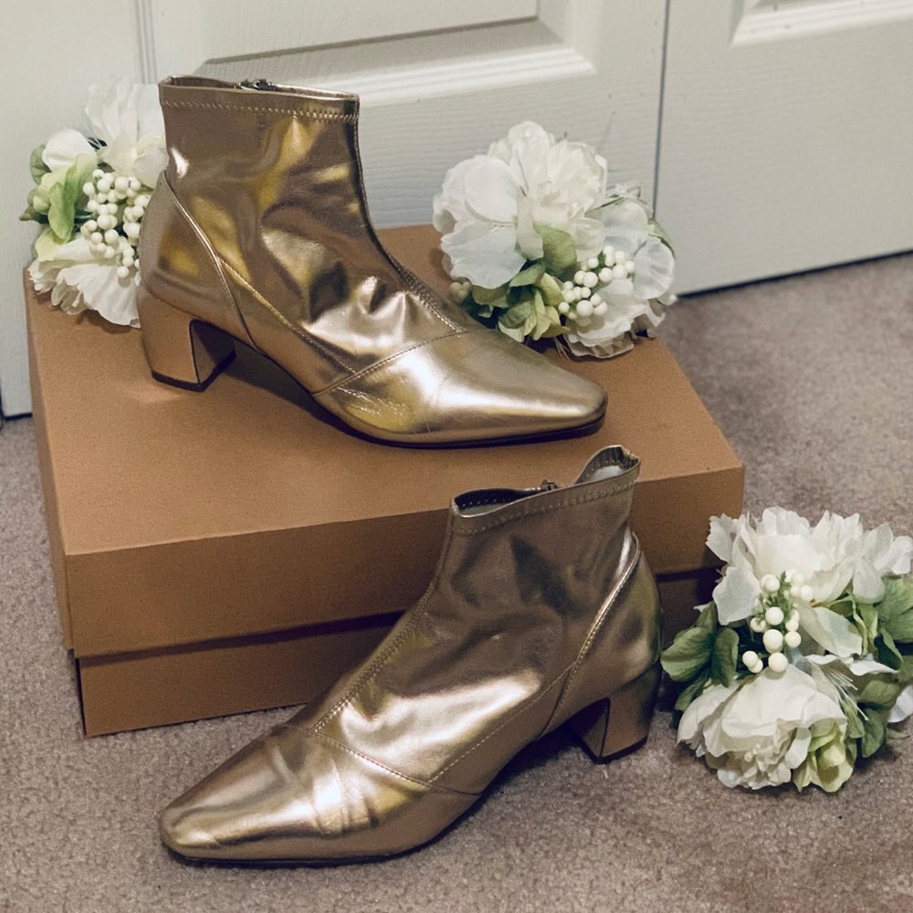 WOMENS GOLD BOOTIES 👢